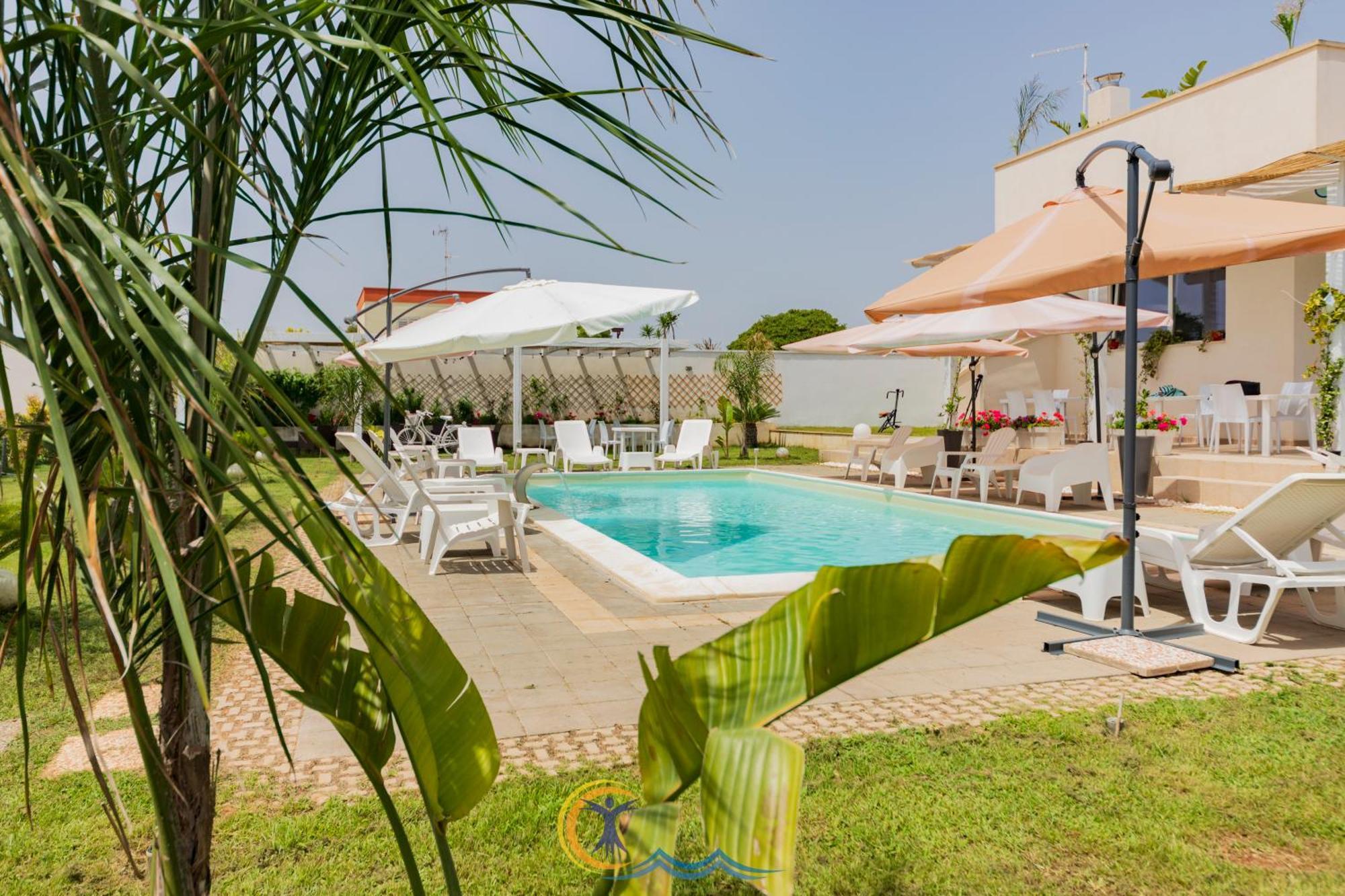 Villa Leonardo San Foca - Room, Pool & Restaurant Exteriör bild